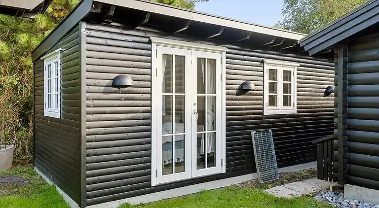 Charmerende bjælkehus tæt på vandet