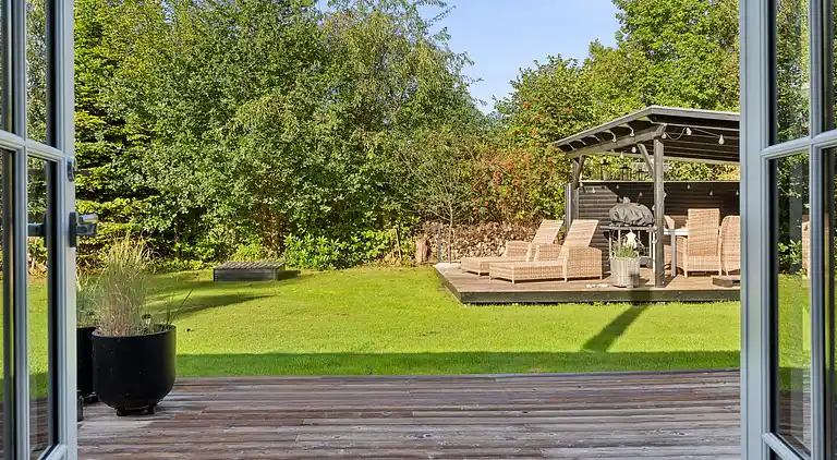 Charmerende bjælkehus tæt på vandet