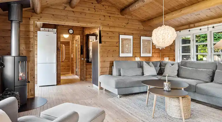 Charmerende bjælkehus tæt på vandet