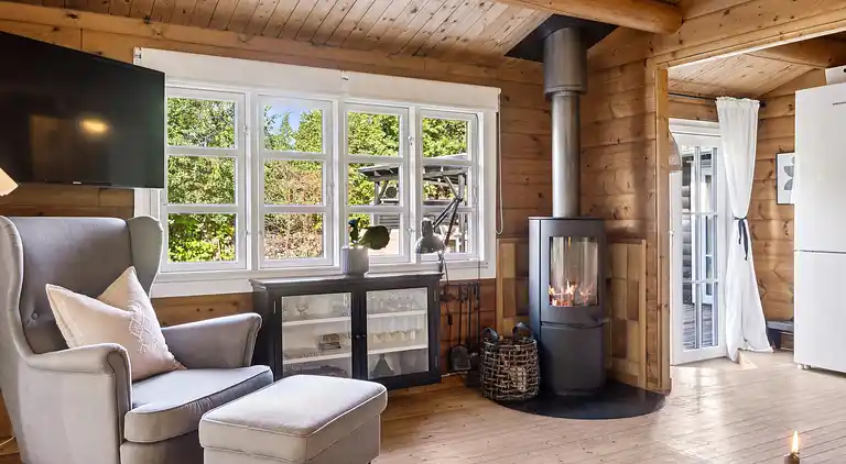 Charmerende bjælkehus tæt på vandet