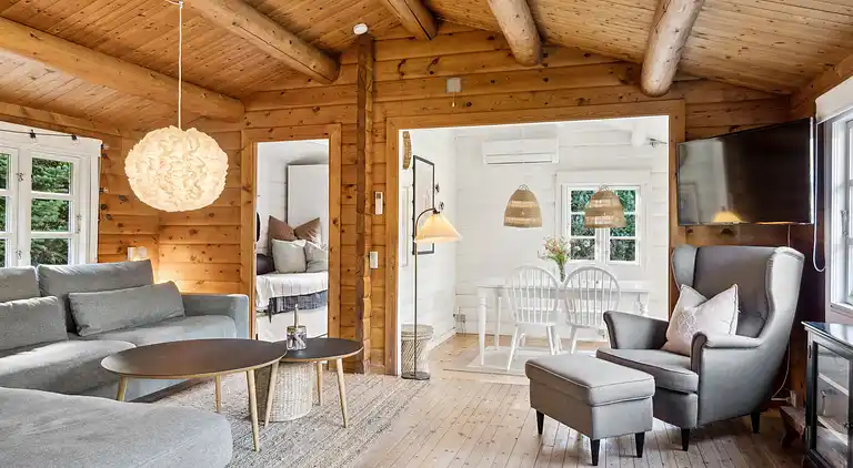 Charmerende bjælkehus tæt på vandet