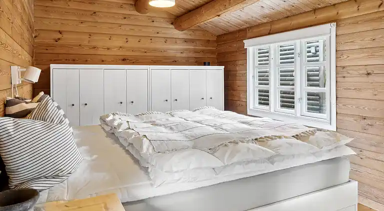 Charmerende bjælkehus tæt på vandet