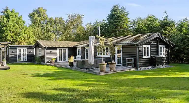 Charmerende bjælkehus tæt på vandet