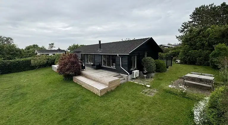 Ferienhaus in der 2. Reihe von Enøs Küste