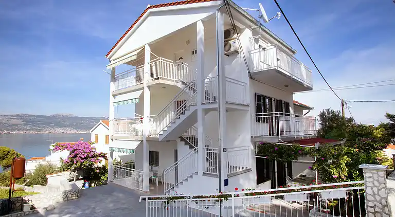 2-Zimmer-Ferienwohnung mit Terrasse und Meerblick Slatine,