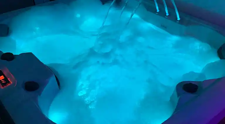 Family Holiday Home With Hot Tub Sleeps 8