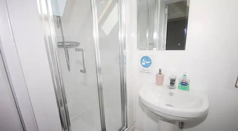 Family Holiday Home With Hot Tub Sleeps 8