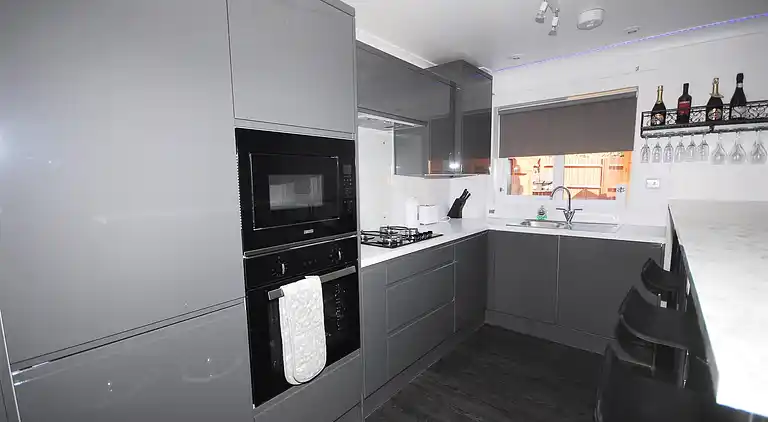 Family Holiday Home With Hot Tub Sleeps 8