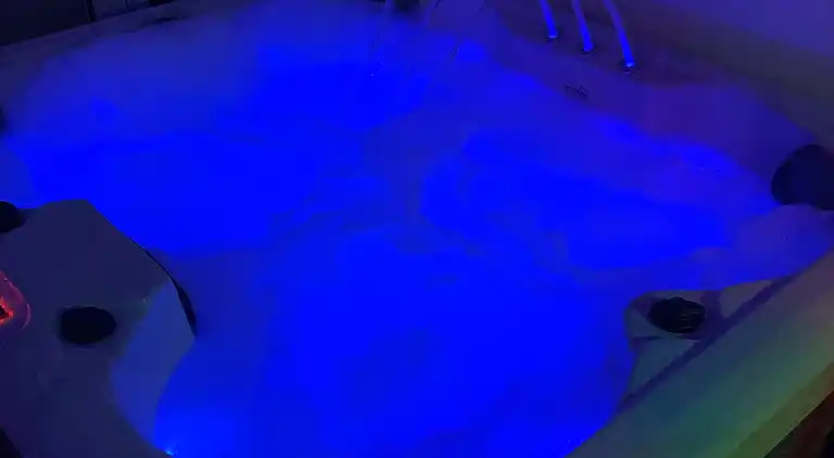 Family Holiday Home With Hot Tub Sleeps 8