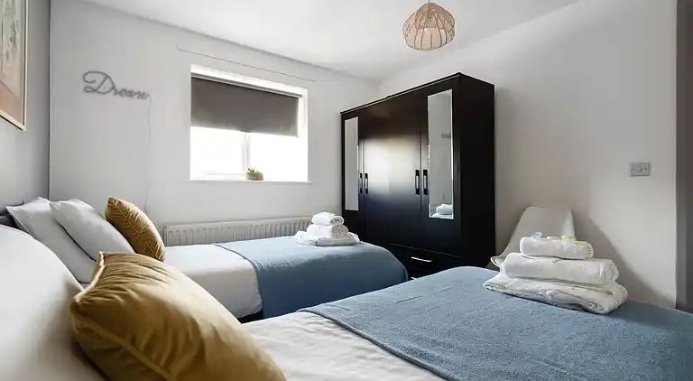 Family Holiday Home With Hot Tub Sleeps 8