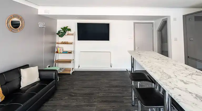 Family Holiday Home With Hot Tub Sleeps 8