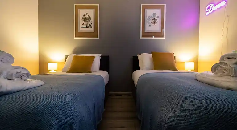 Family Holiday Home With Hot Tub Sleeps 8