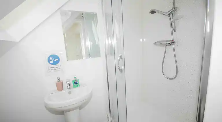 Family Holiday Home With Hot Tub Sleeps 8