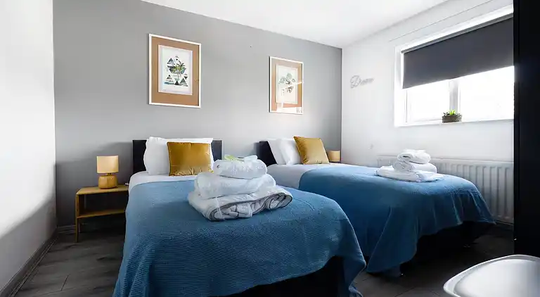 Family Holiday Home With Hot Tub Sleeps 8