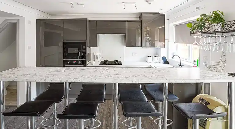 Family Holiday Home With Hot Tub Sleeps 8