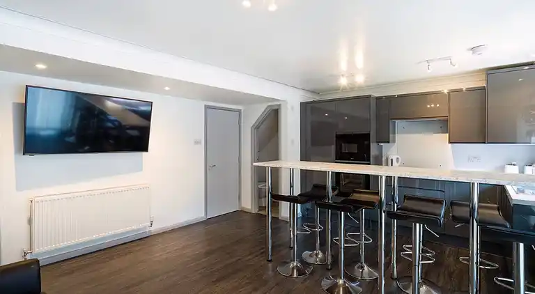 Family Holiday Home With Hot Tub Sleeps 8