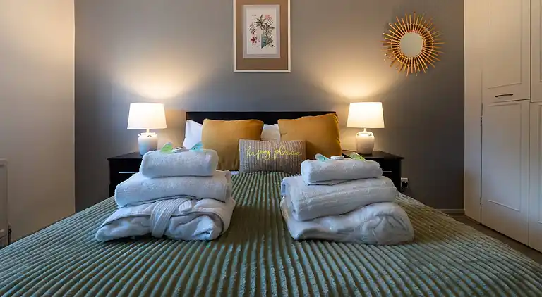 Family Holiday Home With Hot Tub Sleeps 8