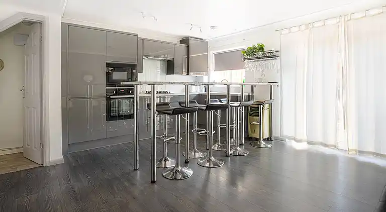 Family Holiday Home With Hot Tub Sleeps 8