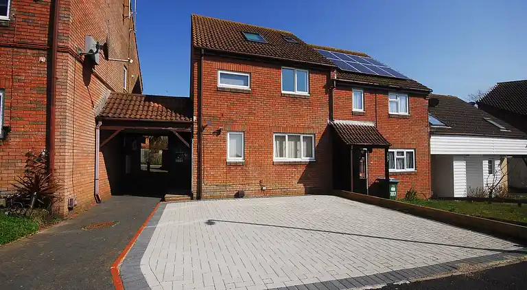 Family Holiday Home With Hot Tub Sleeps 8