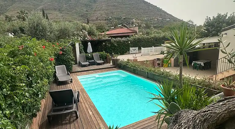 Villa with Private Pool and Reserved Access to the beach