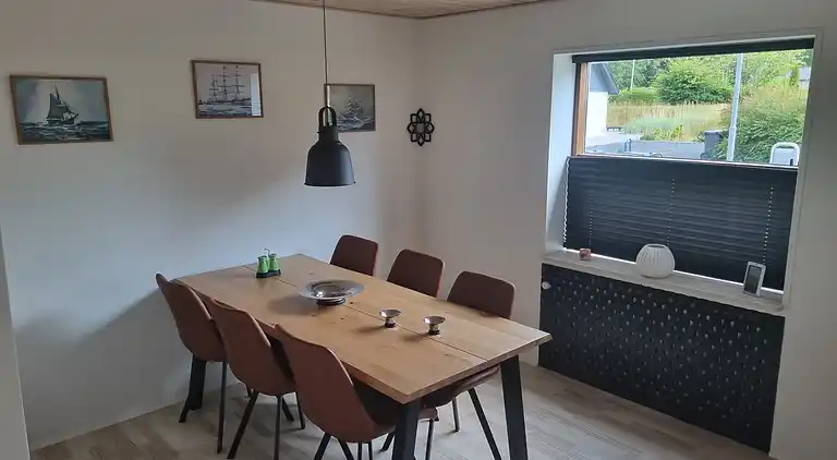 Nyd dette charmerende byhus tæt på vandet