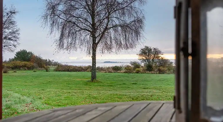 Gemütliches kleines Nebengebäude mit Meerblick