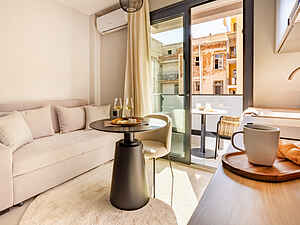 Sanders Tower Centre - Cozy Studio w Balcony