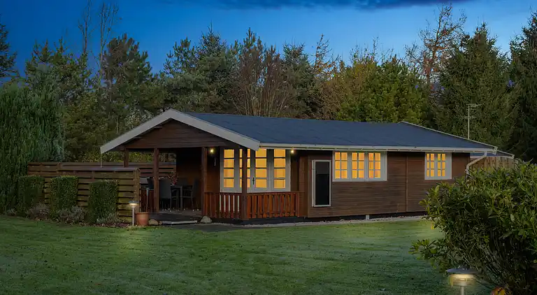 Afslappende feriehus nær vand og Jesperhus