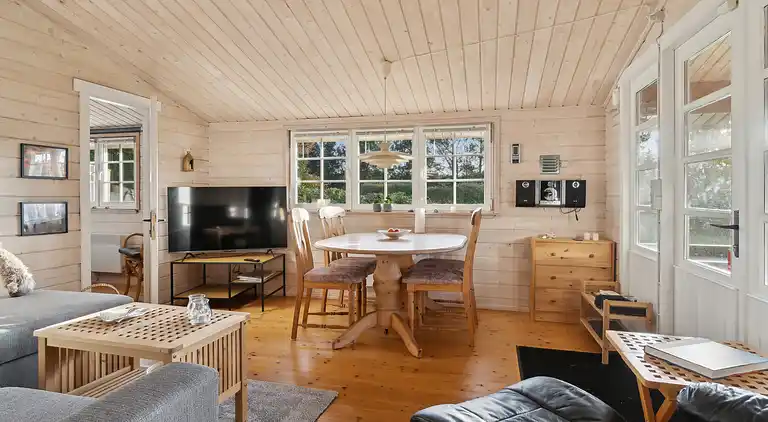 Afslappende feriehus nær vand og Jesperhus