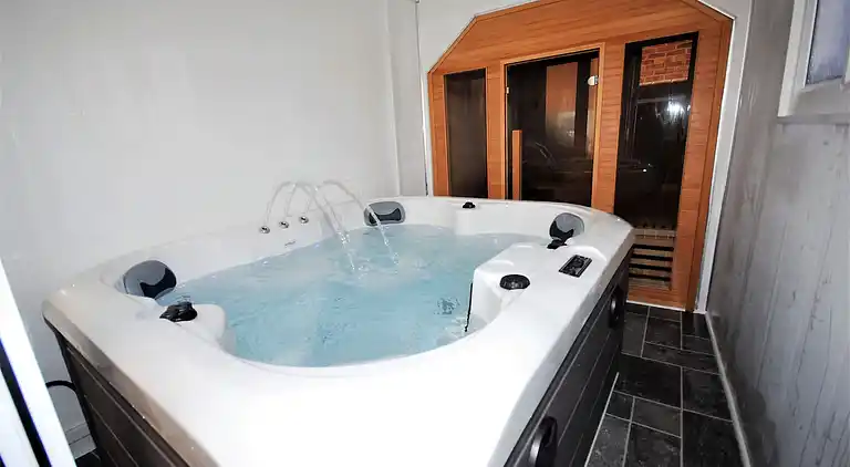 Charmantes Refugium mit Whirlpool und Sauna für 4 Personen