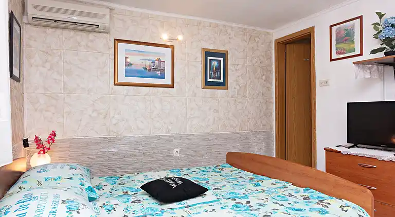 Two bedroom apartment near beach Grebaštica, Šibenik