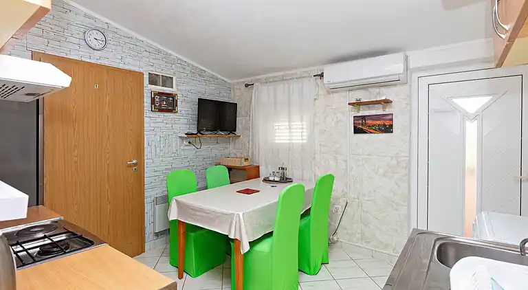 Two bedroom apartment near beach Grebaštica, Šibenik