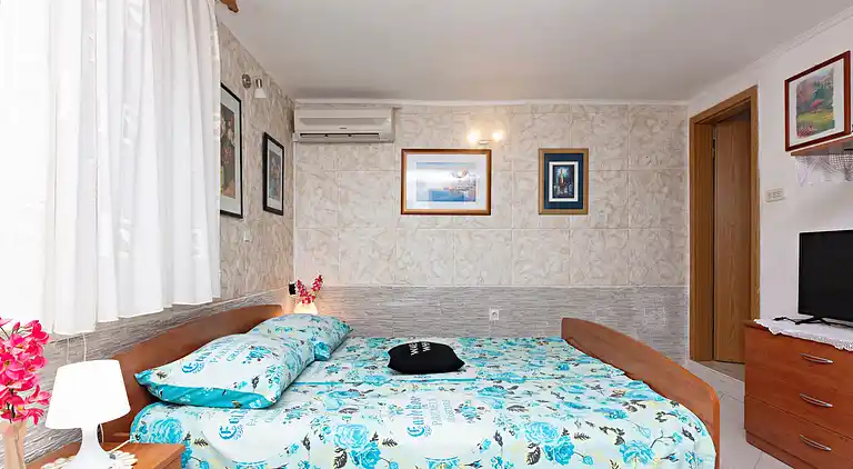 Two bedroom apartment near beach Grebaštica, Šibenik