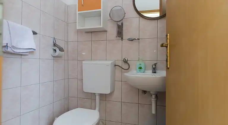 Two bedroom apartment near beach Grebaštica, Šibenik