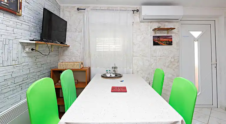 Two bedroom apartment near beach Grebaštica, Šibenik