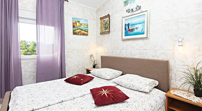 Two bedroom apartment near beach Grebaštica, Šibenik