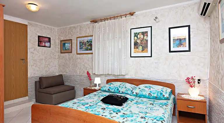 Two bedroom apartment near beach Grebaštica, Šibenik