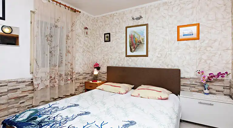 Two bedroom apartment near beach Grebaštica, Šibenik