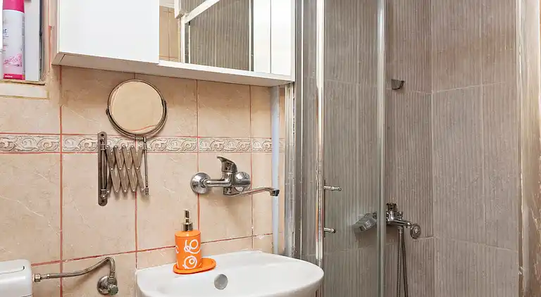 Two bedroom apartment near beach Grebaštica, Šibenik