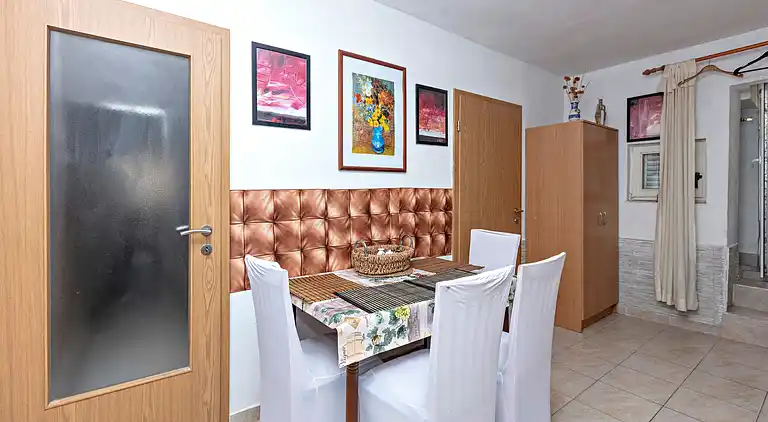 Two bedroom apartment near beach Grebaštica, Šibenik