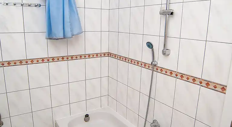 3-Zimmer-Ferienwohnung am Strand Sumpetar, Omis (A-2808-c)