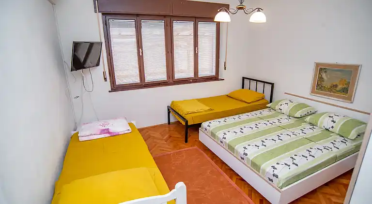 3-Zimmer-Ferienwohnung am Strand Sumpetar, Omis (A-2808-c)