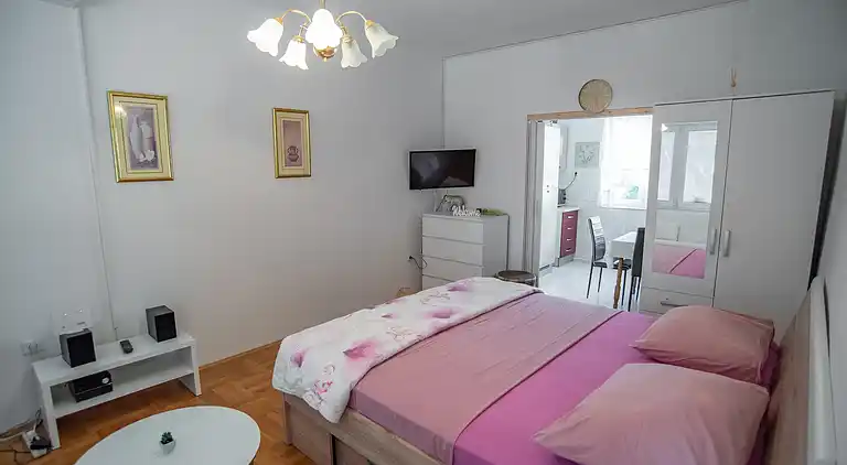 3-Zimmer-Ferienwohnung am Strand Sumpetar, Omis (A-2808-c)