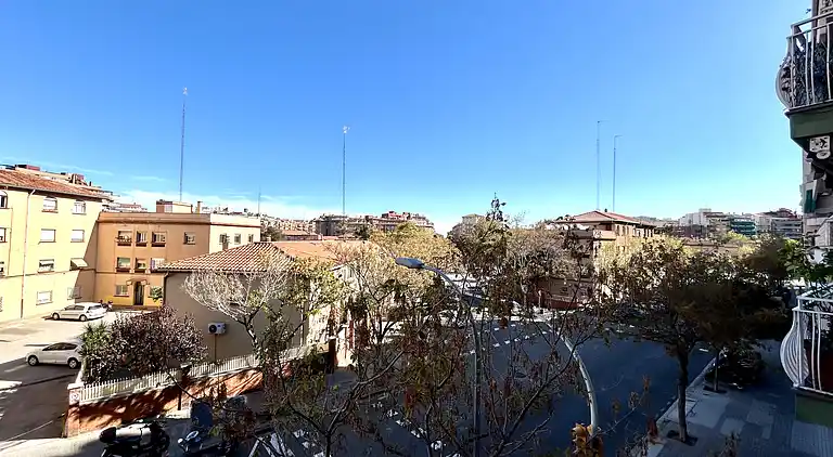 Große Wohnung in einer sehr ruhigen Gegend und gut verbunden