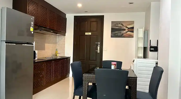 6-37 - Condo 2 chambres avec balcon et piscine partagée