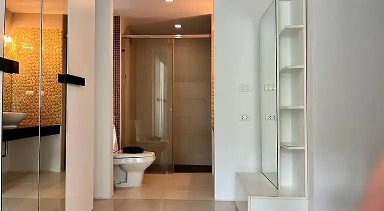 6-37 - Condo 2 chambres avec balcon et piscine partagée