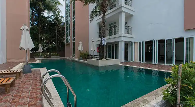 6-37 - Condo 2 chambres avec balcon et piscine partagée