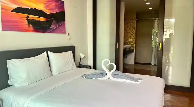 6-37 - Condo 2 chambres avec balcon et piscine partagée