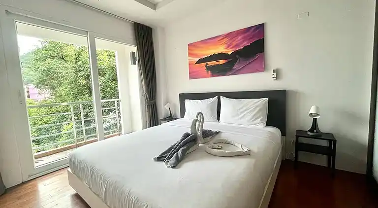 6-37 - Condo 2 chambres avec balcon et piscine partagée