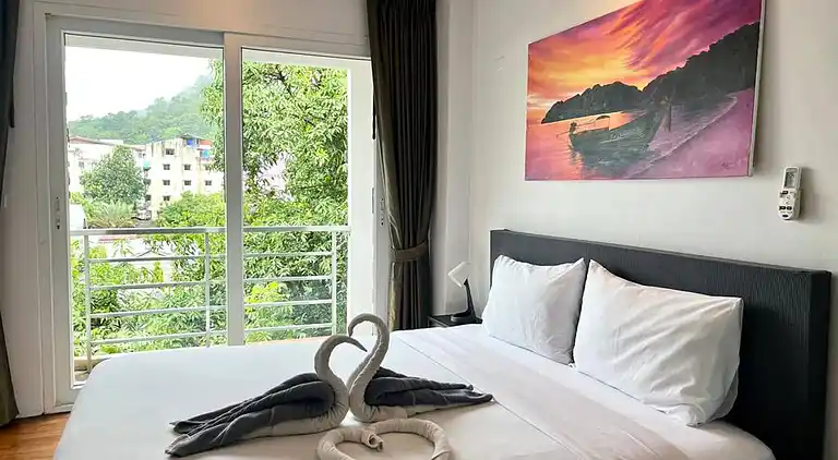 6-37 - Condo 2 chambres avec balcon et piscine partagée